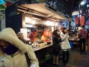 Myeong-dong food vendor (7)