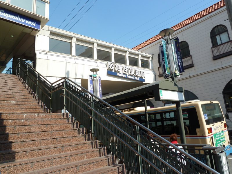Hankyu Kotoen Station (2)