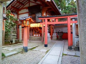 Yasaka-jinja Shrine (12)
