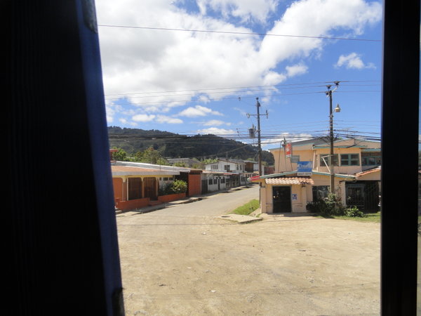 Un Pueblo En Route to San Isidro