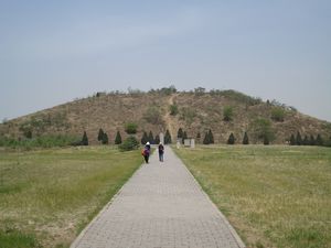 The hill where Jingdi is buried