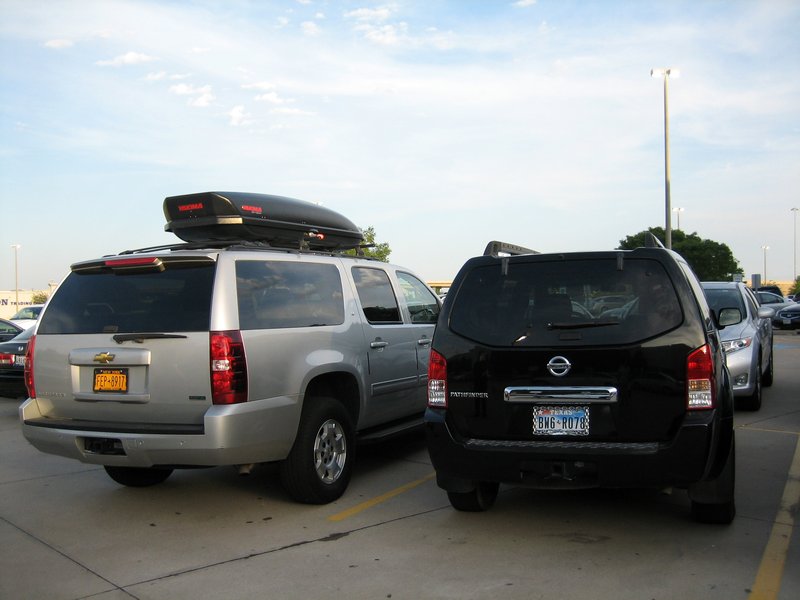 Check our Bully next to the Pathfinder!