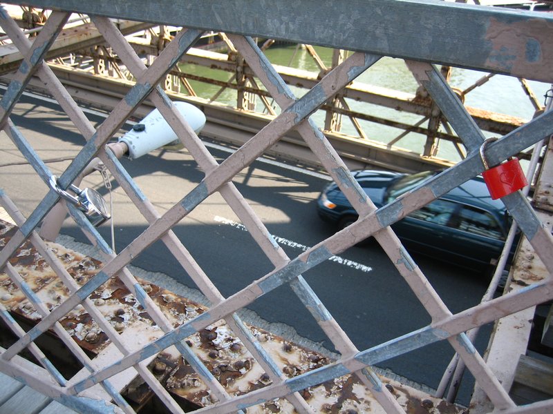Brooklyn Bridge-Lover's locks (1)