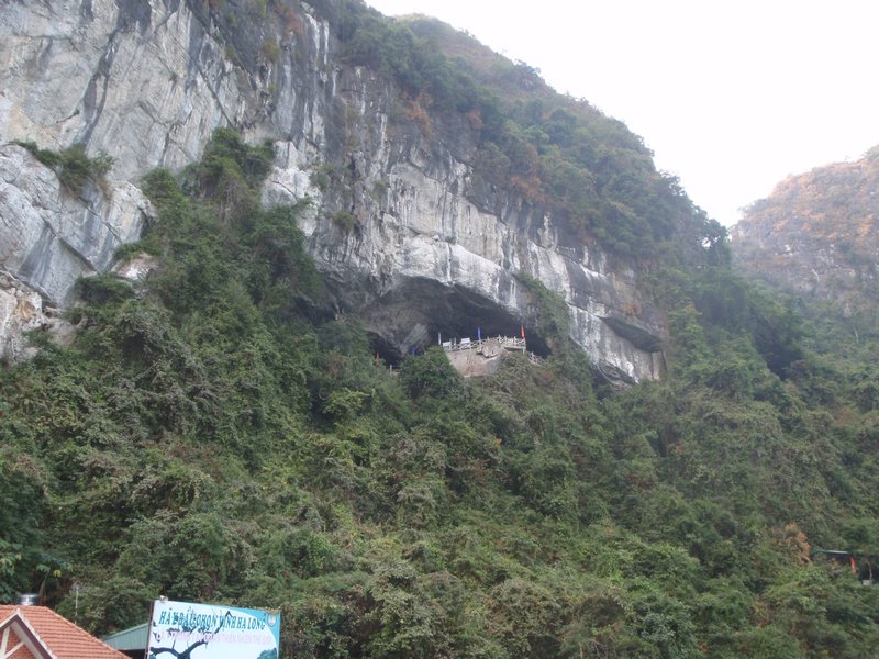 Mouth of the Sungsot cave