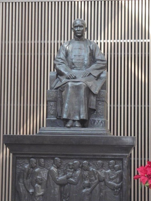 Statue in honor of Sun Yat-sen