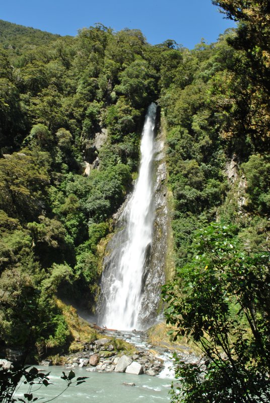 Haast-Wanaka :une des innombrables cascades du coin