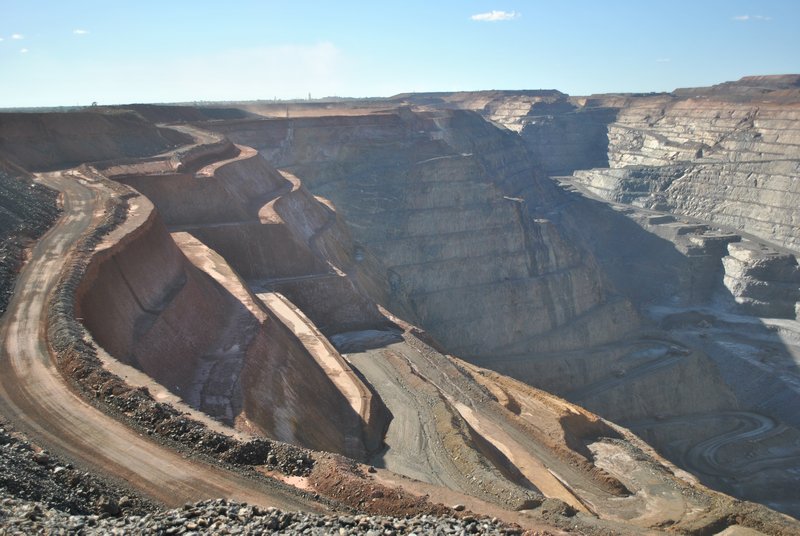 Super Pit | Photo