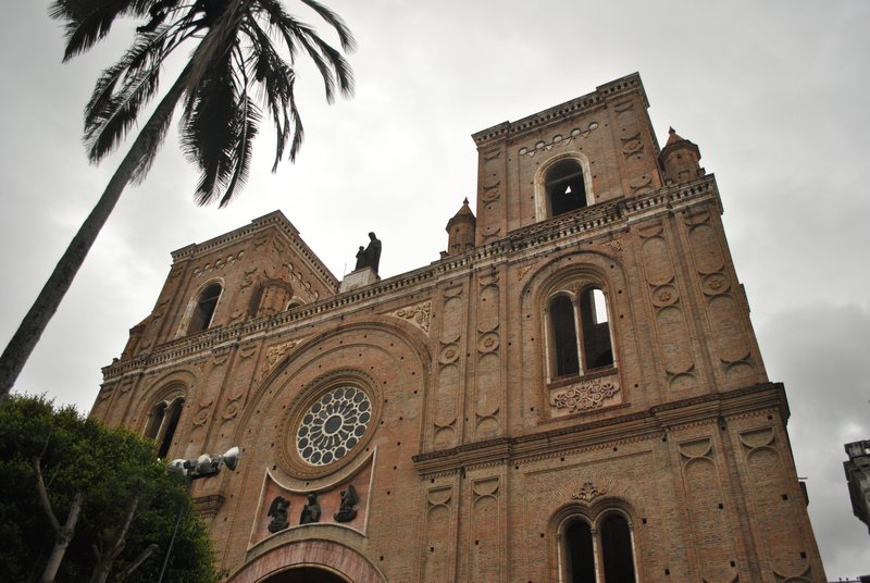 La Nouvelle Cathédrale de Cuenca, en marbre rose