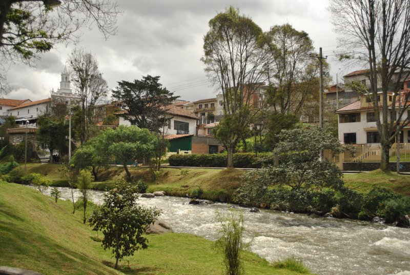 Cuenca, aux abords du fleuve Tomebamba