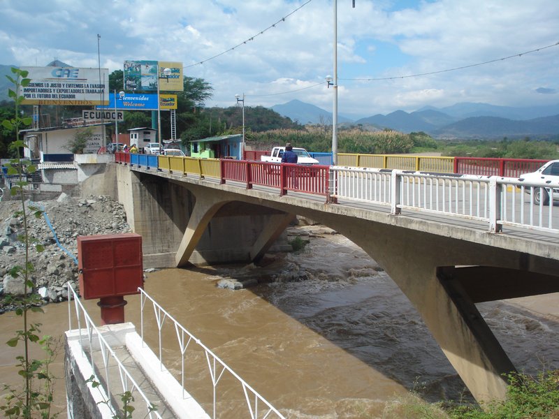 Le fameux pont de la frontière Equateur-Pérou