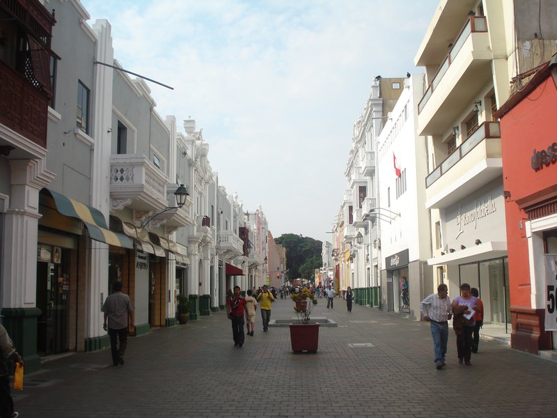 Rue pavée de Trujillo, avec ses beaux balcons