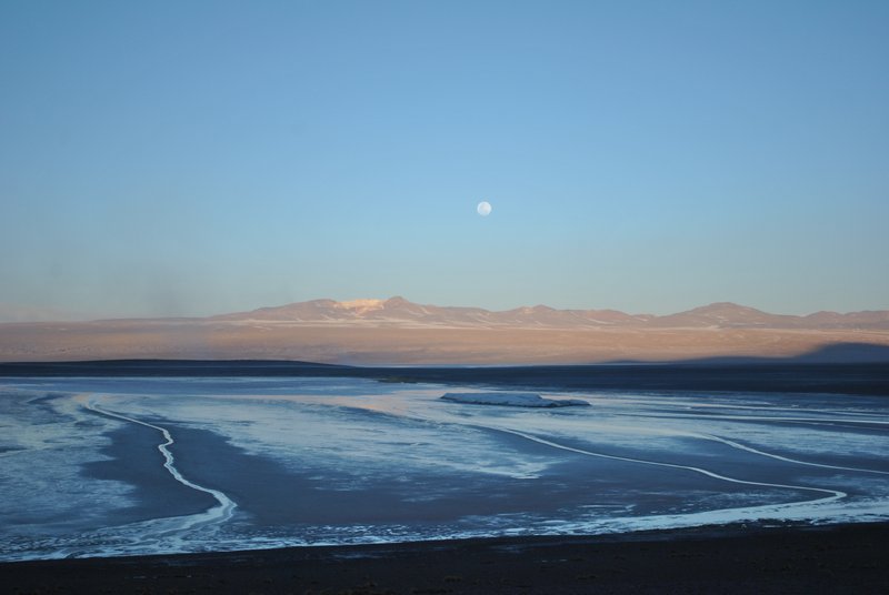 Jeu de lune sur la Laguna Colorada