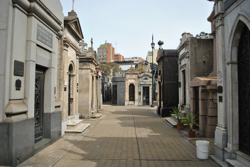 La Recoleta : allée de l'énorme cimetière (48'000 tombeaux)