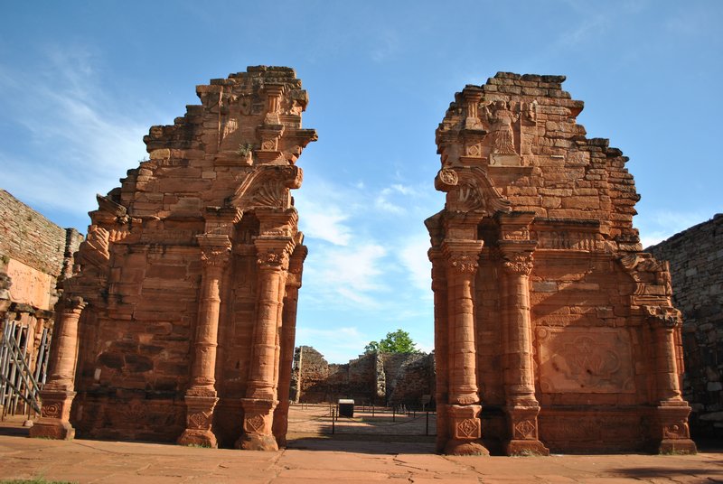 Ruines de l'église de San Ignacio Mini, symbole des missions jésuites