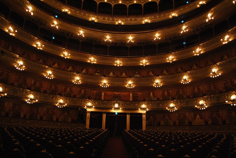 L'entrée principale de la Grande Salle du Teatro Cólon