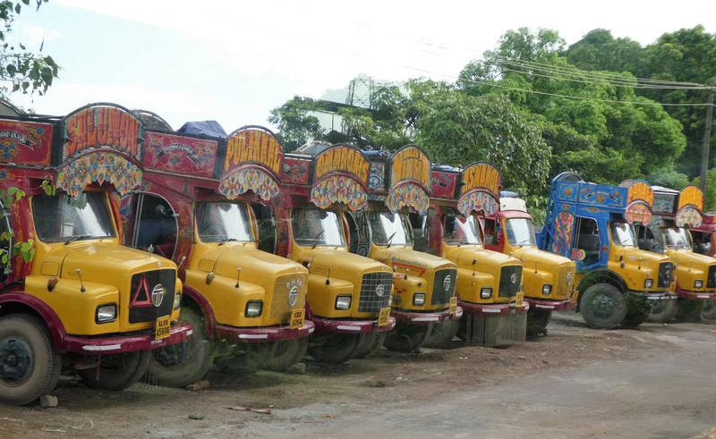 Arriving in Kochi seeing th colourful painted trucks (3)