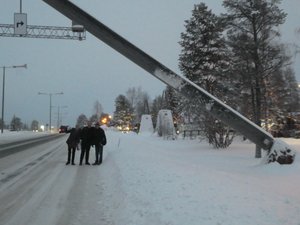Santas Village Rovaniemi Arctic Circle indicator across road (6)