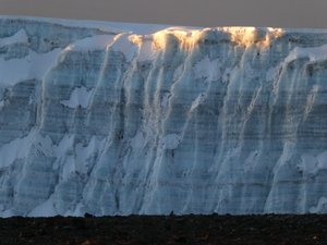 Glaciers between and around Stella Point and Uhuru Peak 5895m (43)