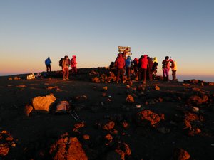 Sunrise from Uhuru Peak 5895m (46)