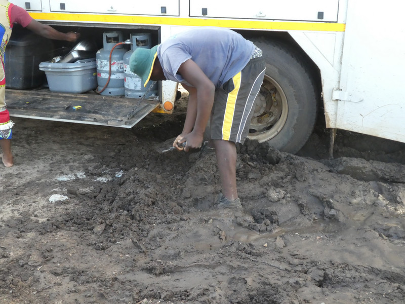 Truck bogged at Moamba (4)