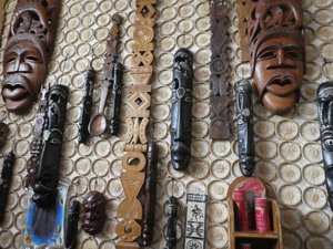 Wood carving in Ambositra (2)