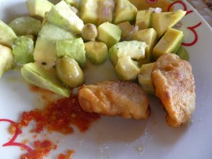 Lunch stop - Anivorana - crocodile cakes and avocado (1)