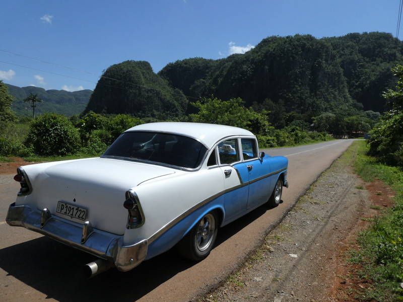 Our taxi to caves Vinales (2)