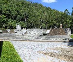 War Memorial near caves at Vinales (2)