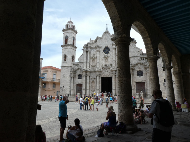 Cathedral Square Havana (2)