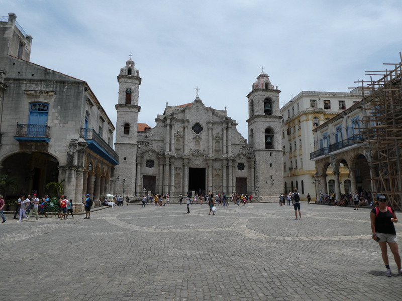 Cathedral Square Havana (3)
