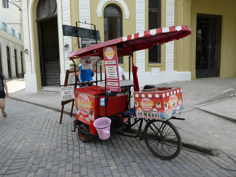 Plaza Vieja in Havana (1)