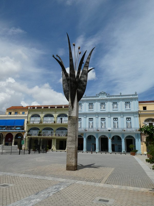 Plaza Vieja in Havana (4)