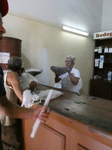 Rations continue in Cuba (5)