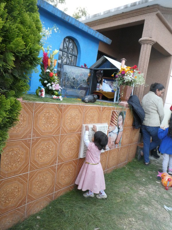 Cemetery on Day of the Dead in San Cristobal (35)