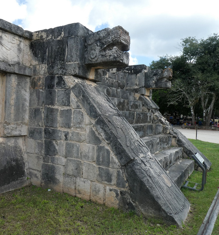 Chichén Itzá near Merida - larges Ball Court in Mayan empire (9)