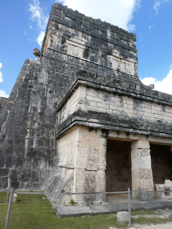 Chichén Itzá near Merida - larges Ball Court in Mayan empire (10)