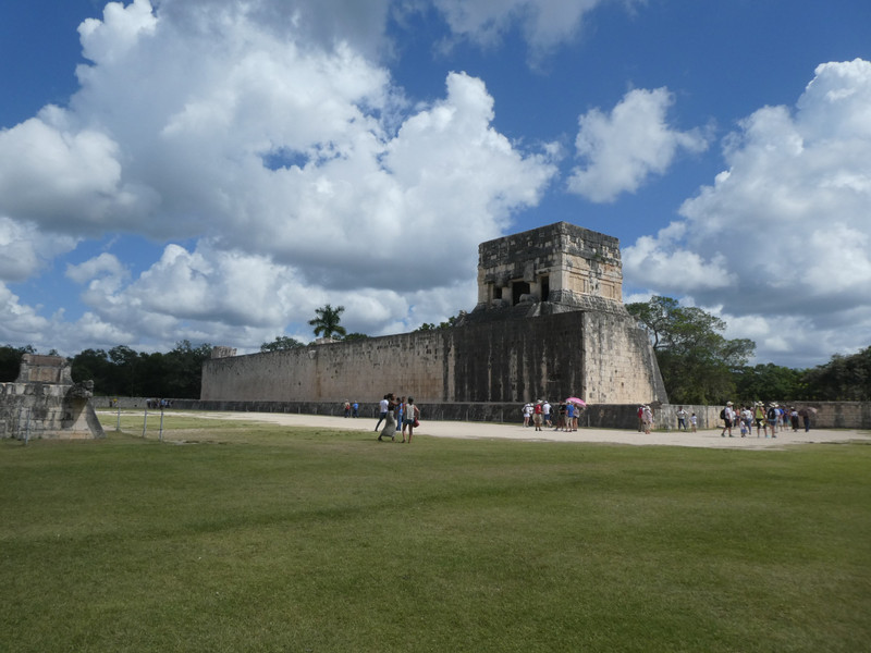 Chichén Itzá near Merida - larges Ball Court in Mayan empire (20)