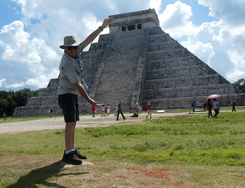 Chichén Itzá near Merida - main pyramid (17)
