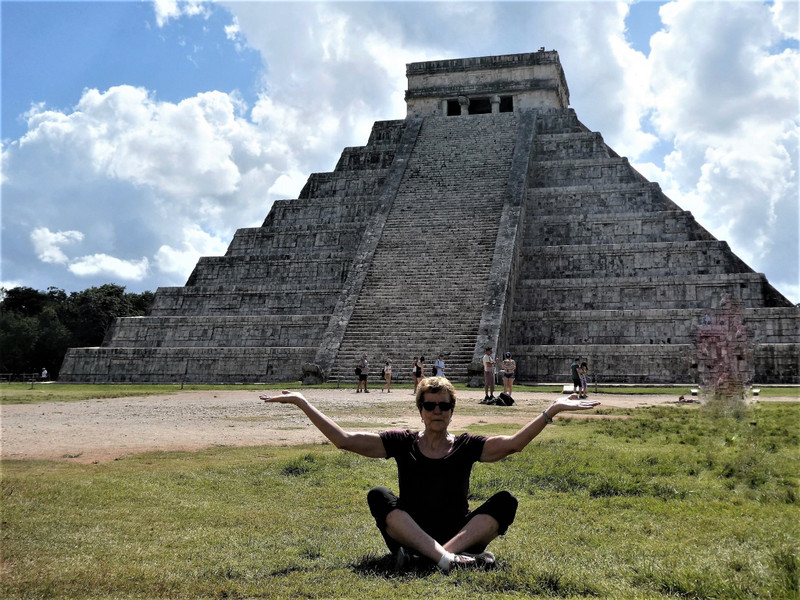 Chichén Itzá near Merida - main pyramid (20)