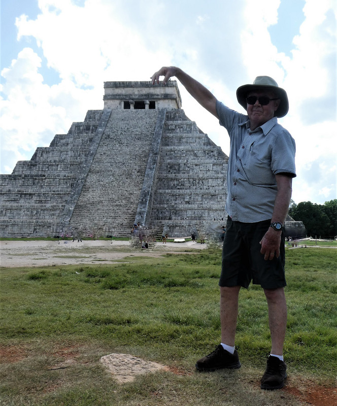 Chichén Itzá near Merida - main pyramid (24)