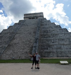 Chichén Itzá near Merida - main pyramid (1)