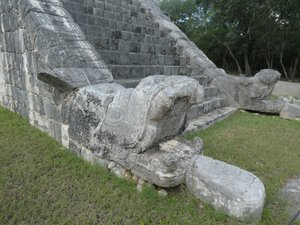 Chichén Itzá near Merida - the smaller pyramid (13)