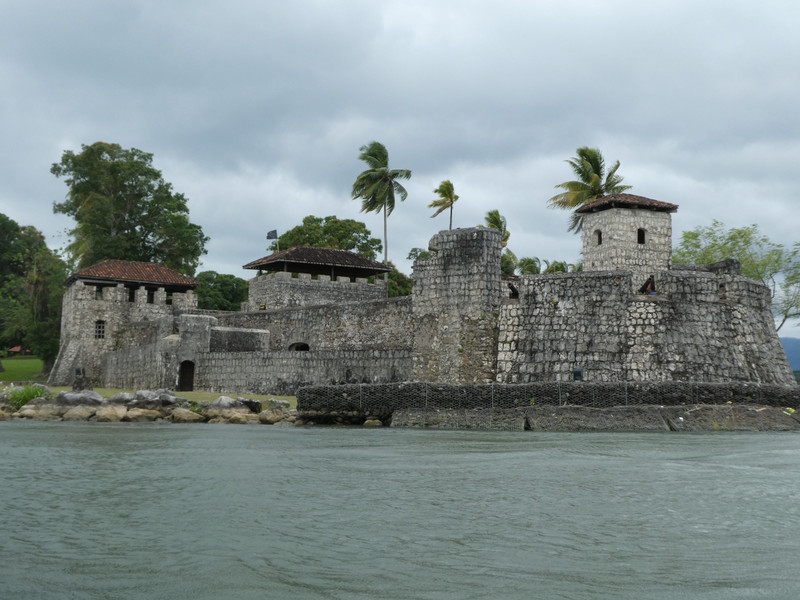 Bay of Amatique -Caribbean - at mouth of Rio Dulce Guatemala - Castle protecting the mouth of the river (6)