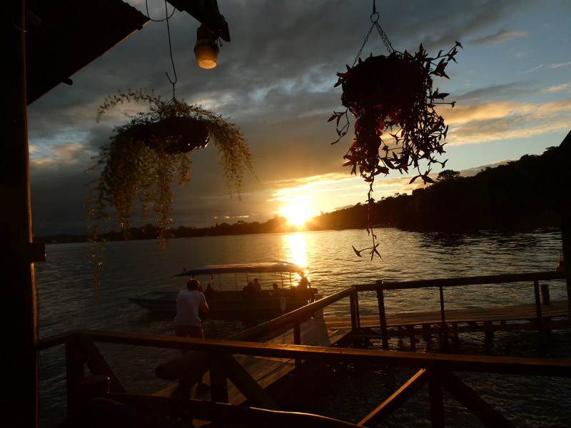 Catamaran Hotel near Rio Dulce Guatemala - Sunset (21)