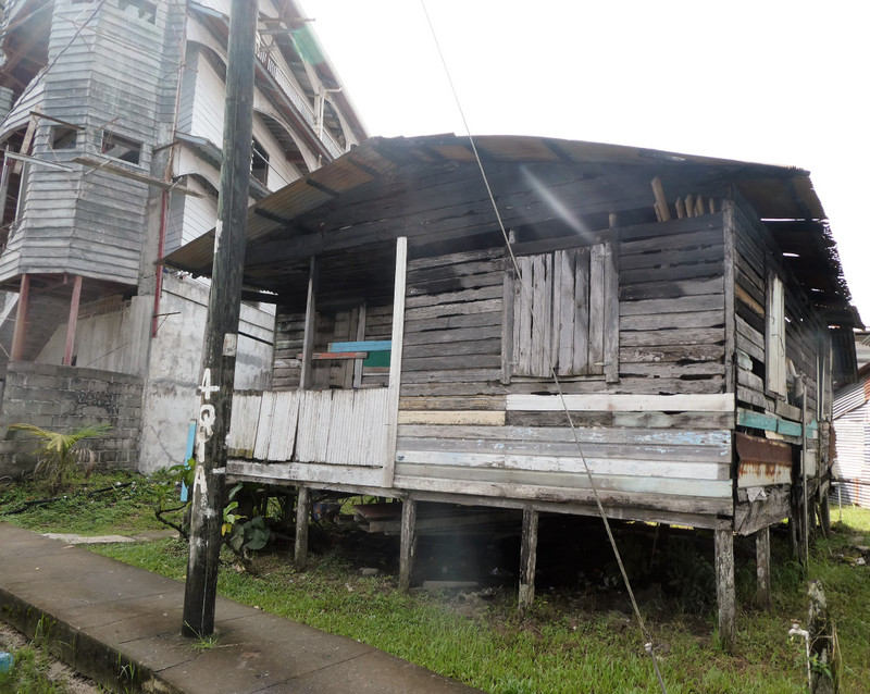 In and araound Bocas Town - Archipielago De Bocas Panama - many different standards of buildings (2)