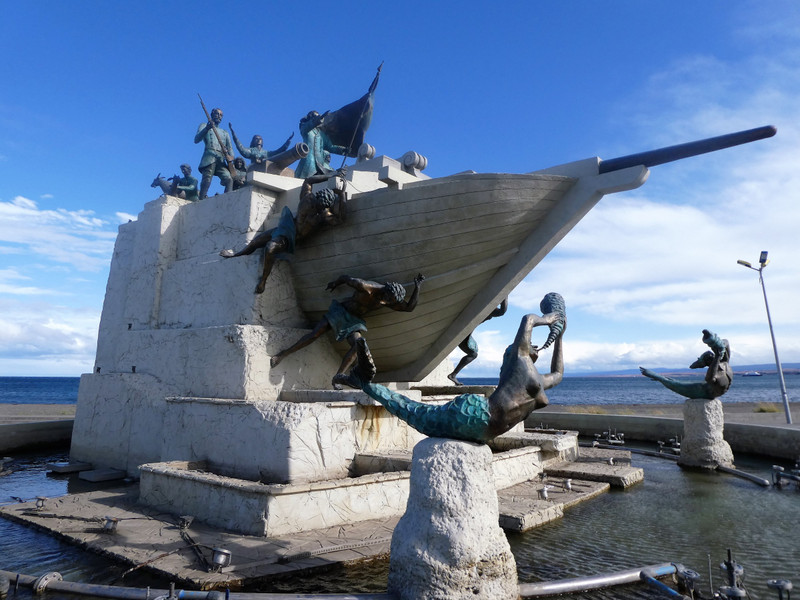 Coast line Punta Arenas - Tripulantes Monument