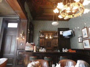 Shakelton Bar in Sara Baun Palace Punta Arenas (11)