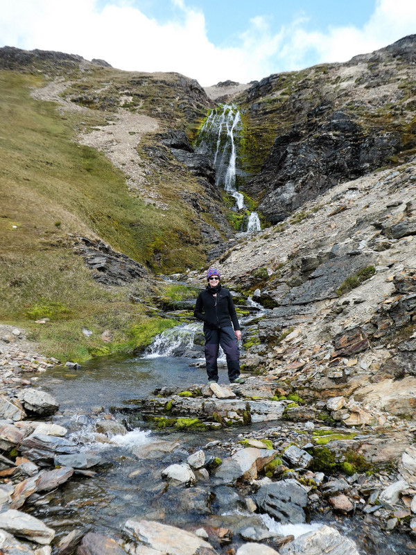 Stromness Bay - hike along glacial floor to waterfall (12)