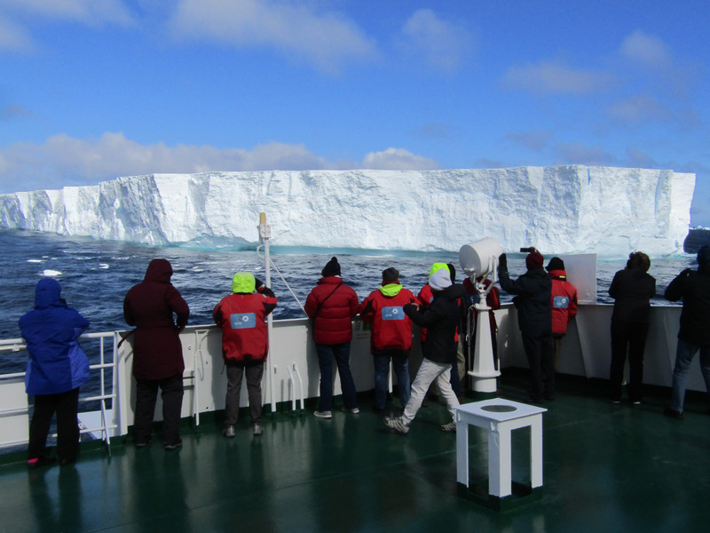 28km iceberg  called B09F (2)
