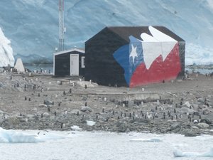 Chile Base near Paradise Harbour (3)